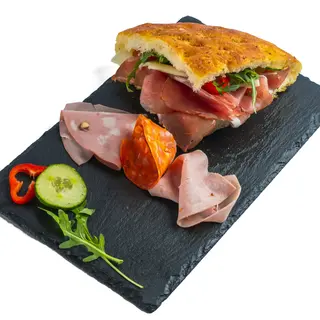 Focaccia cu Ventricina Piccante 