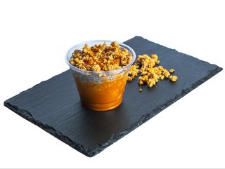 Chia cu caramel sărat și curmale (non vegan)