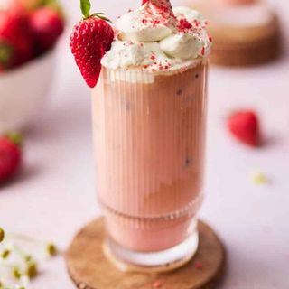 STRAWBERRY CLOUD LATTE 