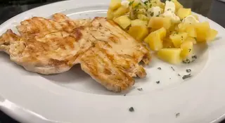 Meniu piept de pui la grătar cu cartofi natur 