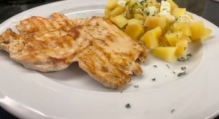 Meniu piept de pui la grătar cu cartofi natur 