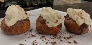 Papanaşi cu ciocolata si frișcă