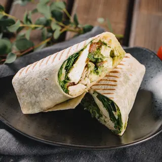 Wrap cu pui,mozzarela si pesto