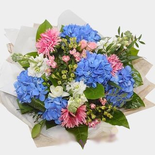 Buchet de flori cu hortensie albastra