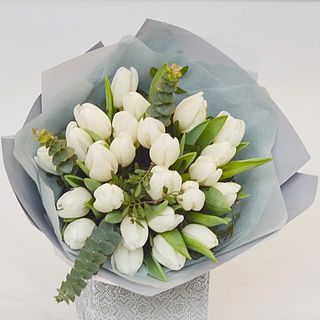 Buchet cadou 25 lalele albe
