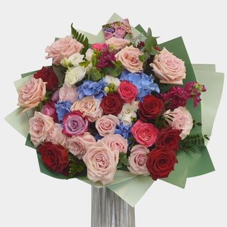 Buchet cadou cu trandafiri "Bubblegum floral"