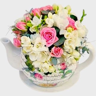 Ceainic de frezii si trandafiri