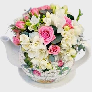 Ceainic de frezii si trandafiri