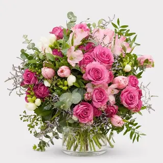 Buchet cadou cu frezii, lalele, trandafiri si alstroemeria