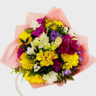 Buchet cu 25 frezii colorate