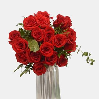 Buchet cadou cu trandafiri “Inima de foc”