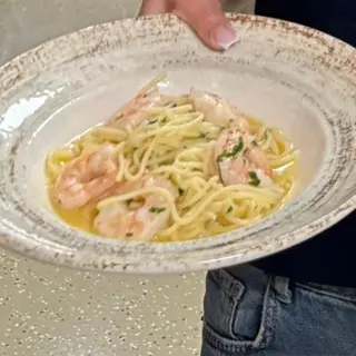 AGLIO OLIO E PEPERONCINO CU CREVEȚI