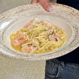 AGLIO OLIO E PEPERONCINO CU CREVEȚI