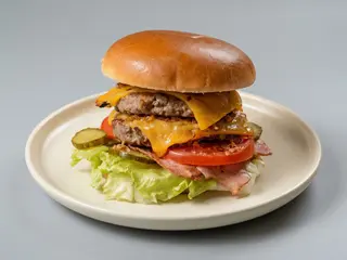 Dublu cheeseburger
