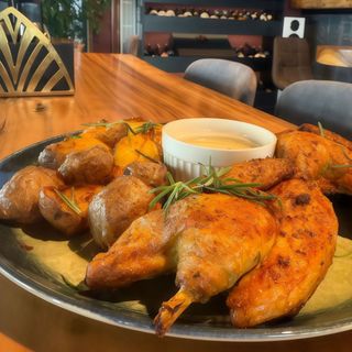 Puișor de munte cu cartofi cu rozmarin