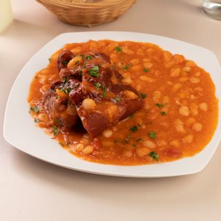 Tocanita de purcel si iahnie de fasole