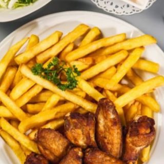 Aripioare crocante de pui-3 buc si cartofi prajiti pai