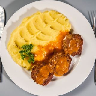 2 CIORBE DE PERISOARE și 2 porții CHIFTELUȚE IN SOS SI PIURE DE CARTOFI