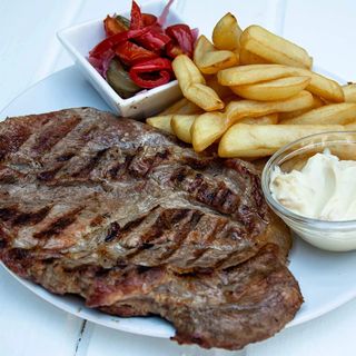 CEAFA PORC  SI CARTOFI PRAJITI