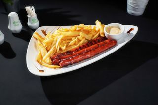 Carnat la gratar cu cartofi prajiti