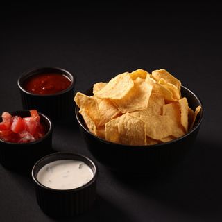 Nachos 3 tipuri salsa