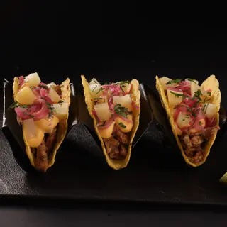 Crunchy tacos pork
