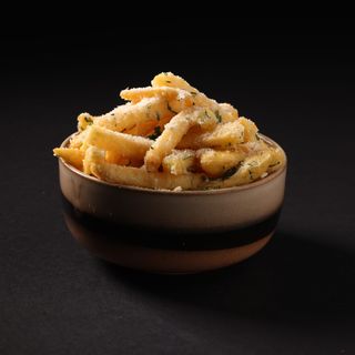 Cartofi prajiti cu parmezan si patrunjel