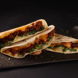Quesadilla chili de pui