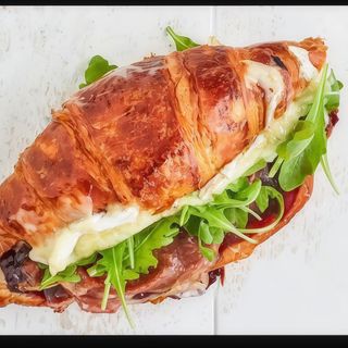 Croissant cu Prosciutto Cotto si Mozarella