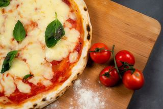 COMBO - Pizza Margherita 32 cm +  Bautura + Sos