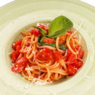Spaghetti cu rosii cherry si busuioc