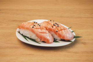 Nigiri torched salmon