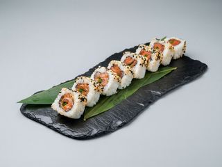 Uramaki spicy tuna sau salmon