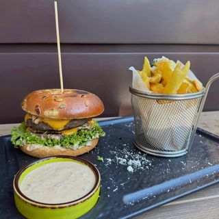 Burger cu vită Black Angus