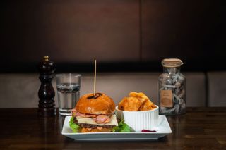 Burger cu vită Black Angus