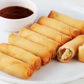 Pachetele de primăvară cu sos dulce acrisor