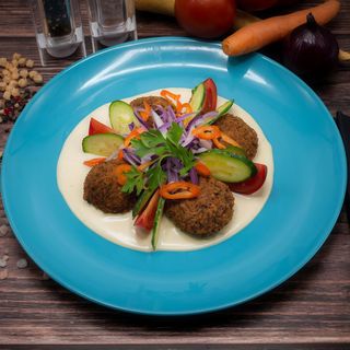 Falafel cu sos tahina