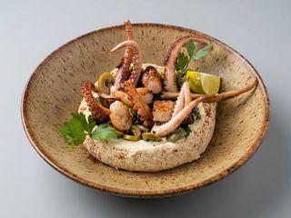 Hummus cu fructe de mare