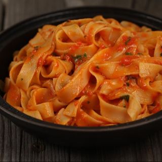 Tagliatelle cu piept de pui