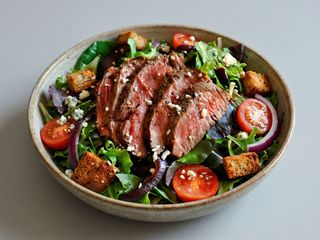 Salată cu steak de vită