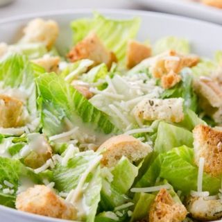 Salata Caesar cu somon