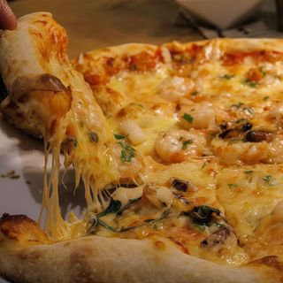 Pizza con Frutti di Mare