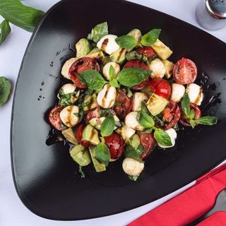 salata caprese