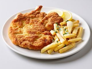 Cotoleta de pui cu cartofi wedges