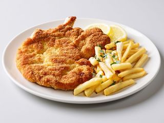 Cotoleta de pui umpluta cu cheddar si cartofi wedges