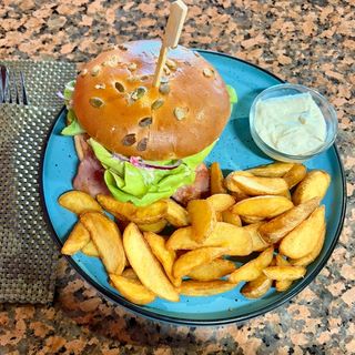 Combo Burger și Coca-Cola