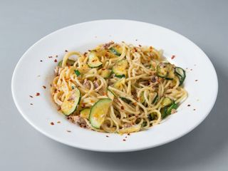Spaghete Tonno e Zuchini