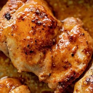 Pulpe de pui grill cu piure si salata de varza