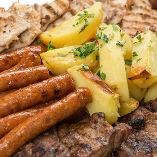 Platou taranesc cu cartofi la cuptor