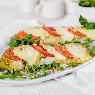 Salau caprese cu sos chili si legume sote